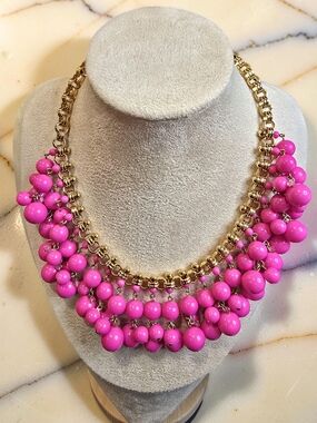 Kate Spade Sweet As Pie Bright Pink Cluster Beaded Collar Bib Necklace EUC